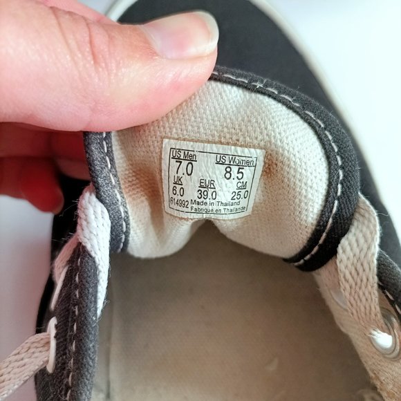 VANS Black Authentic EUR 39 US Men 7 US Women 8.5 - Picture 4 of 6